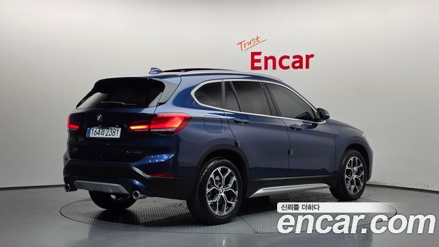BMW X1 xDrive 20i xLine — пробег 42 581 км — фото 2 из 5