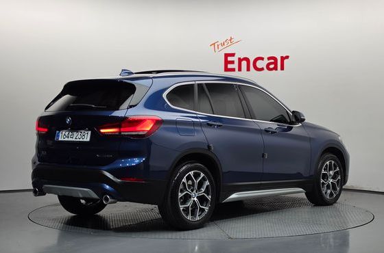 BMW X1 xDrive 20i xLine — пробег 42 581 км — фото 2 из 5