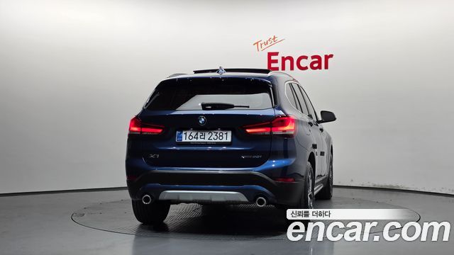 BMW X1 xDrive 20i xLine — пробег 42 581 км — фото 4 из 5