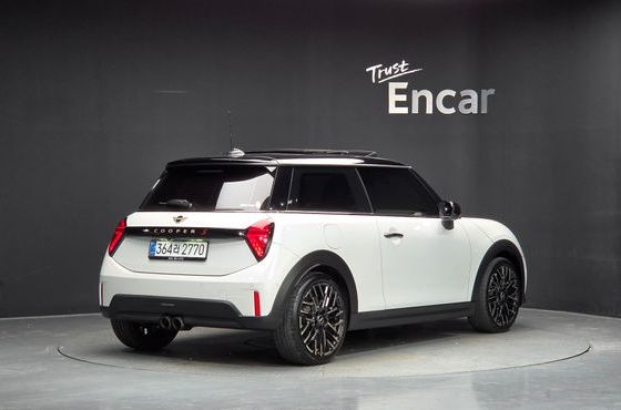 Mini Cooper Favoured — пробег 11 831 км — фото 2 из 5