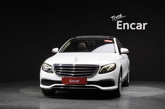Mercedes-Benz E-Class E300 4MATIC Exclusive — пробег 107 031 км — фото 3 из 5