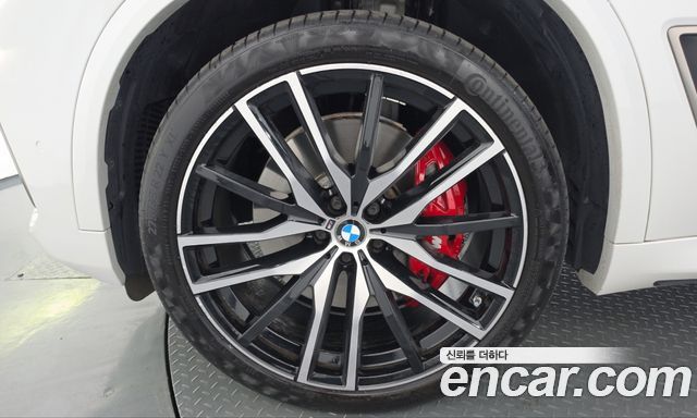 BMW X5 M50i — пробег 74 670 км — фото 5 из 5
