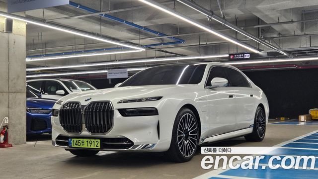 BMW 7-Series 750e xDrive Design Pure Excellence — пробег 4 530 км — фото 1 из 5