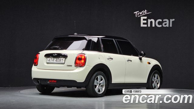 Mini Cooper 5Door Standard 3rd — пробег 72 527 км — фото 2 из 5