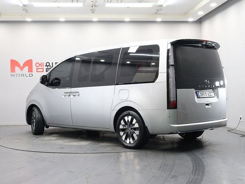 Hyundai Staria Lounge 9-Seater Prestige — пробег 91 114 км — фото 4 из 5