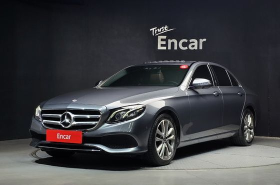 Mercedes-Benz E-Class E300 4MATIC Avnatgarde — пробег 76 997 км — фото 1 из 5