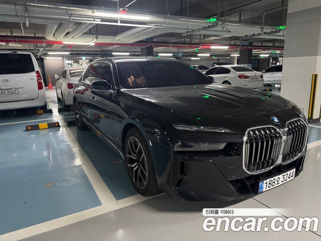 BMW 7-Series 740d xDrive M Sport — пробег 9 400 км — фото 2 из 5