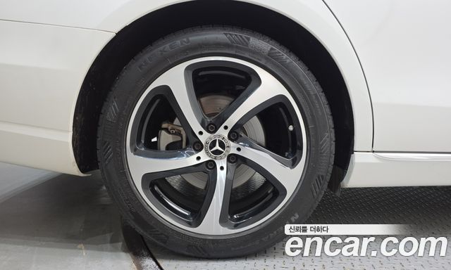 Mercedes-Benz E-Class из Кореи Encar