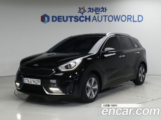 Kia Niro Prestige — пробег 170 960 км — фото 1 из 5