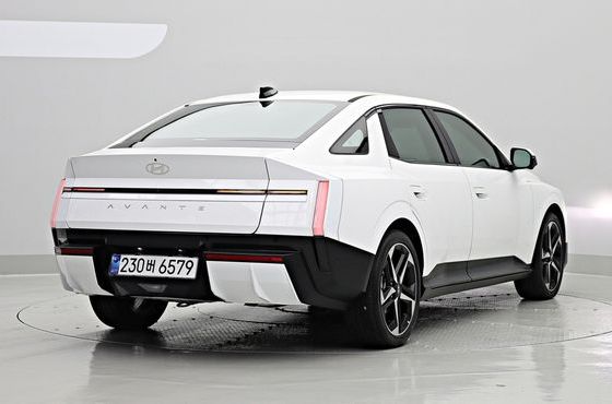 Hyundai AVANTE 2.0 Inspiration — пробег 282 км — фото 2 из 5