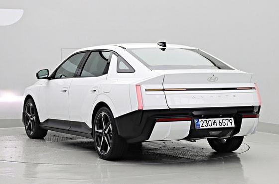 Hyundai AVANTE 2.0 Inspiration — пробег 282 км — фото 4 из 5