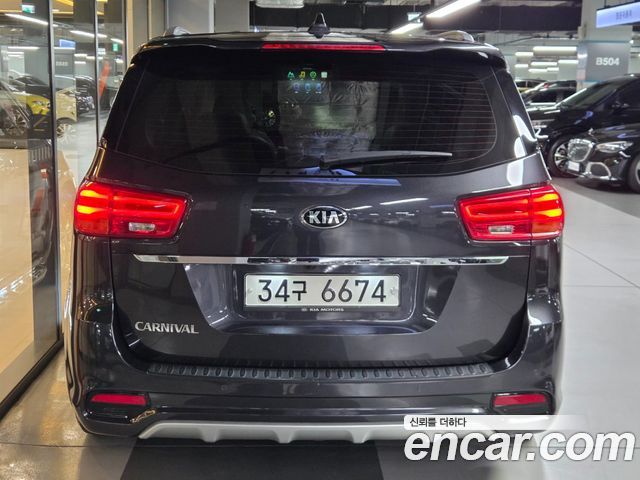 Kia Carnival 9-Seater Noblesse Special — пробег 46 000 км — фото 3 из 5