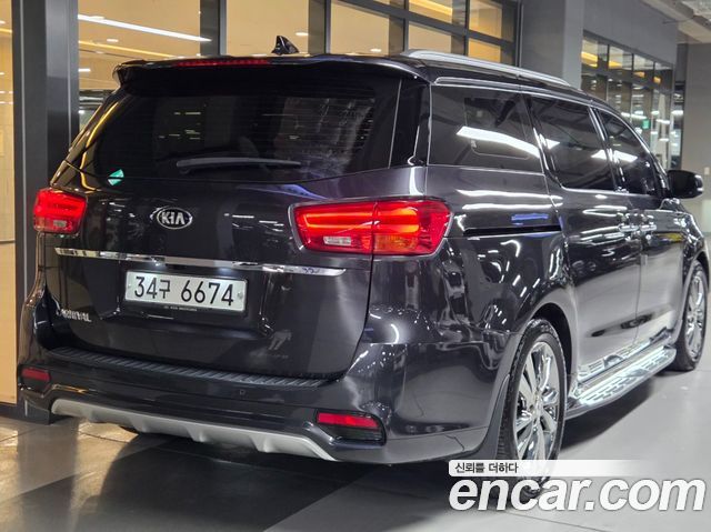 Kia Carnival 9-Seater Noblesse Special — пробег 46 000 км — фото 4 из 5