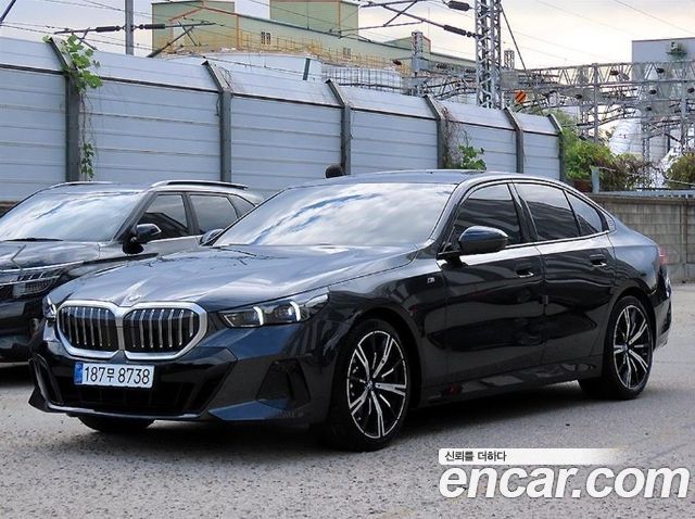 BMW 5-Series 520i M Sport — пробег 24 698 км — фото 2 из 5