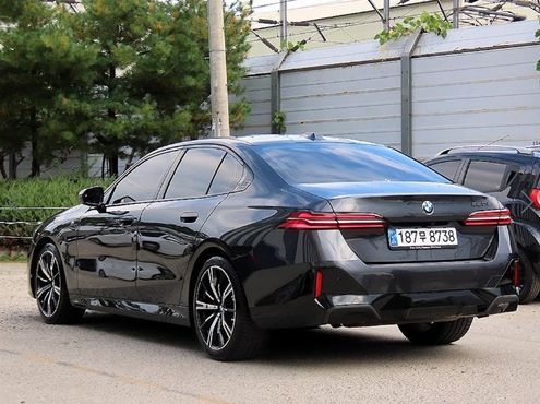 BMW 5-Series 520i M Sport — пробег 24 698 км — фото 3 из 5