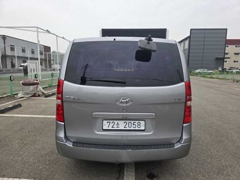 Hyundai Starex 12-Seater Wagon CVX Deluxe — пробег 155 306 км — фото 4 из 5