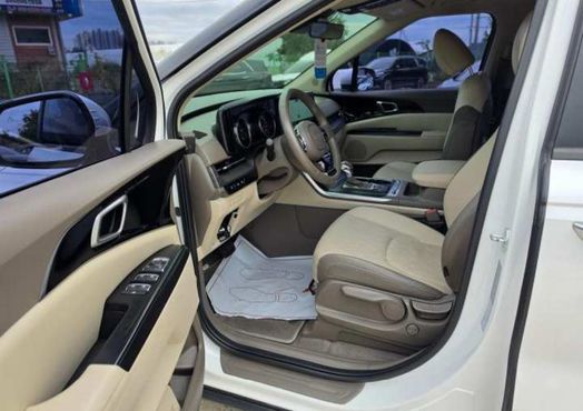Kia Carnival Diesel 9-Seater Prestige — пробег 68 844 км — фото 4 из 5