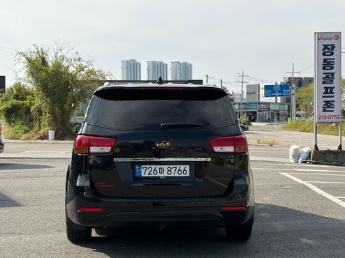 Kia Carnival 11-seater Noblesse — пробег 152 000 км — фото 4 из 5