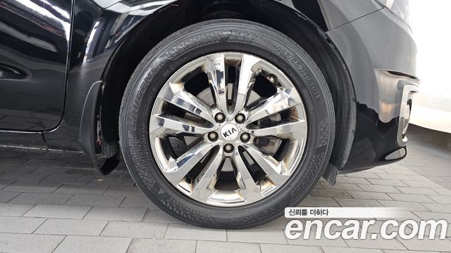 Kia Carnival 9-seater Prestige — пробег 105 346 км — фото 5 из 5