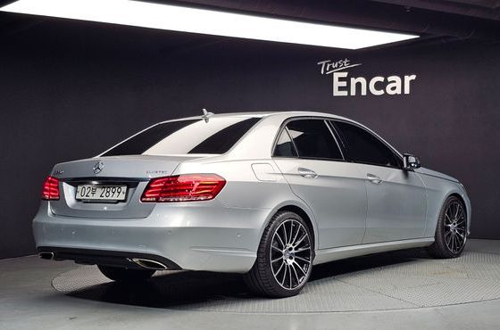 Mercedes-Benz E-Class E220 Bluetec Avantgarde Sport — пробег 96 163 км — фото 2 из 5