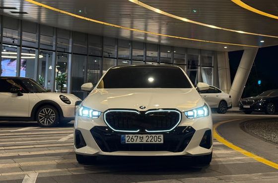 BMW 5-Series 530i xDrive M Sport — пробег 285 км — фото 1 из 5