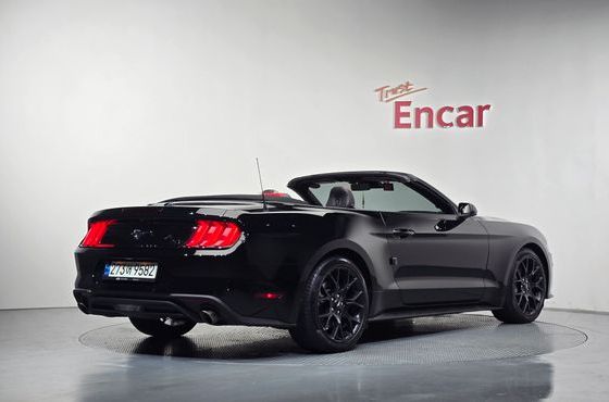 Ford Mustang Convertible — пробег 66 807 км — фото 2 из 5