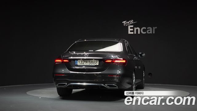 Mercedes-Benz E-Class E220d 4MATIC AMG Line — пробег 51 733 км — фото 4 из 5