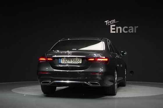 Mercedes-Benz E-Class E220d 4MATIC AMG Line — пробег 51 733 км — фото 4 из 5