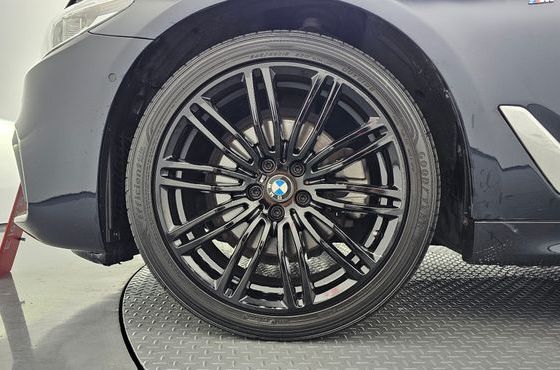 BMW 5-Series 520d xDrive M Sport Package Plus — пробег 166 749 км — фото 5 из 5
