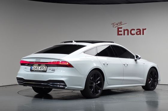 Audi A7 55 TFSI Quattro Premium — пробег 24 582 км — фото 2 из 5