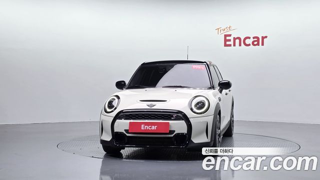 Mini Cooper 5Door Classic Launch Pack Third Generation — пробег 25 175 км — фото 3 из 5