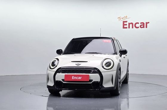 Mini Cooper 5Door Classic Launch Pack Third Generation — пробег 25 175 км — фото 3 из 5