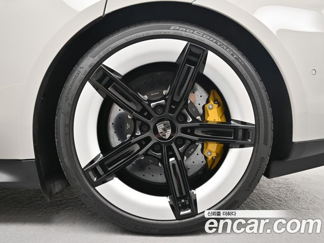 Porsche Taycan Turbo S — пробег 10 700 км — фото 5 из 5