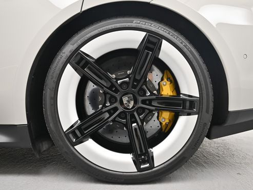 Porsche Taycan Turbo S — пробег 10 700 км — фото 5 из 5