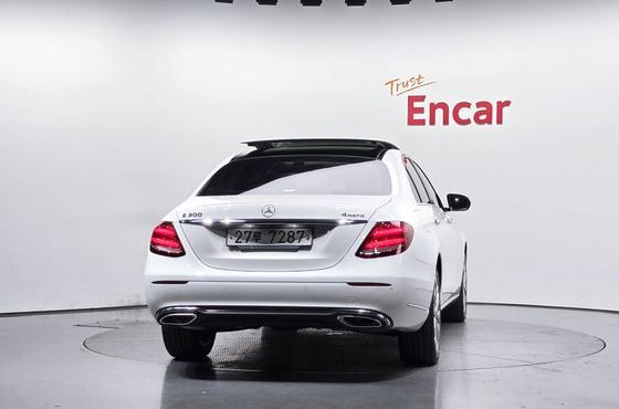 Mercedes-Benz E-Class E300 4MATIC Exclusive — пробег 63 727 км — фото 4 из 5
