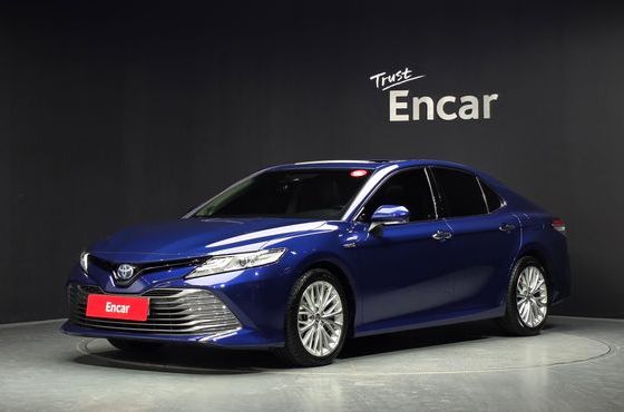 Toyota Camry 2.5 XLE Hybrid — пробег 68 433 км — фото 1 из 5