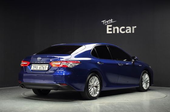 Toyota Camry 2.5 XLE Hybrid — пробег 68 433 км — фото 2 из 5