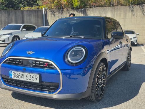 Mini Cooper 5 Door Favoured — пробег 4 026 км — фото 1 из 5