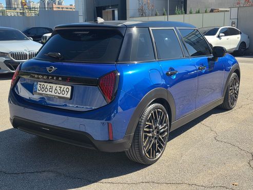 Mini Cooper 5 Door Favoured — пробег 4 026 км — фото 2 из 5