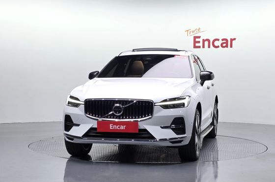 Volvo XC60 T8 Ultra Bright — пробег 5 449 км — фото 3 из 5