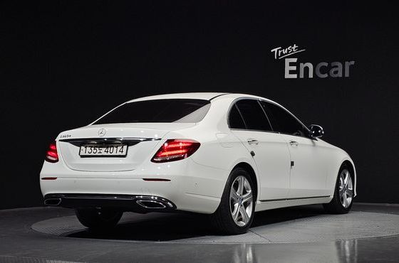 Mercedes-Benz E-Class E220d Avantgarde — пробег 102 498 км — фото 2 из 5