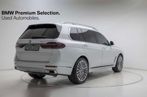 BMW X7 xDrive 40i Design Pure Excellence 7-Seater — пробег 6 982 км — фото 2 из 5