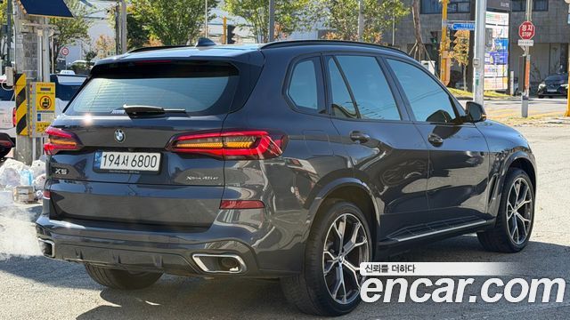 BMW X5 xDrive 45e M Sport — пробег 76 759 км — фото 2 из 5