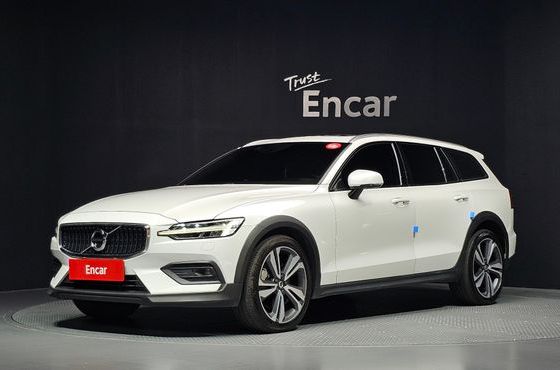 Volvo V60 B5 Pro AWD — пробег 105 472 км — фото 1 из 5