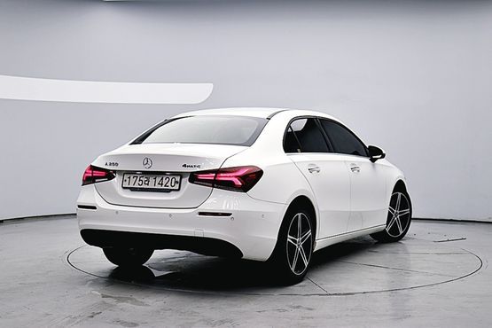 Mercedes-Benz A-Class A250 4MATIC Sedan — пробег 86 598 км — фото 2 из 5