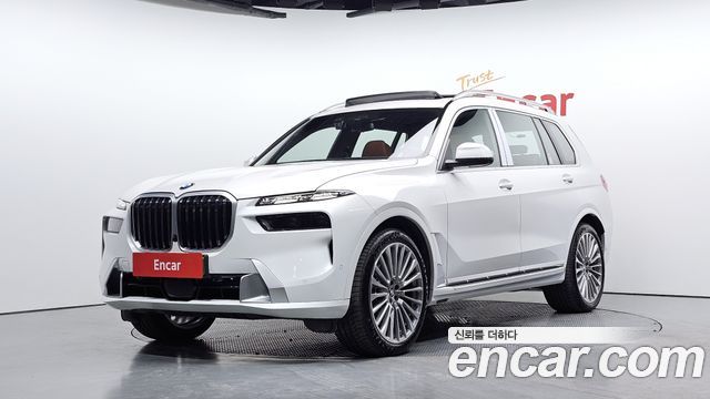 BMW X7 xDrive 40i Design Pure Excellence 7-Seater — пробег 10 538 км — фото 1 из 5