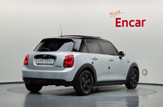 Mini Cooper 5Door Mid 3rd — пробег 89 185 км — фото 2 из 5