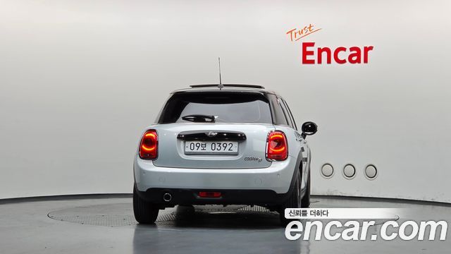 Mini Cooper 5Door Mid 3rd — пробег 89 185 км — фото 4 из 5