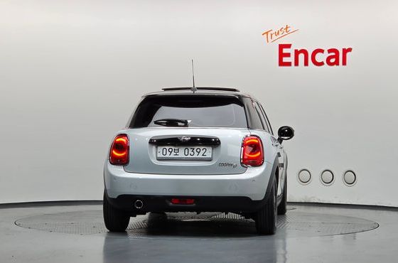 Mini Cooper 5Door Mid 3rd — пробег 89 185 км — фото 4 из 5