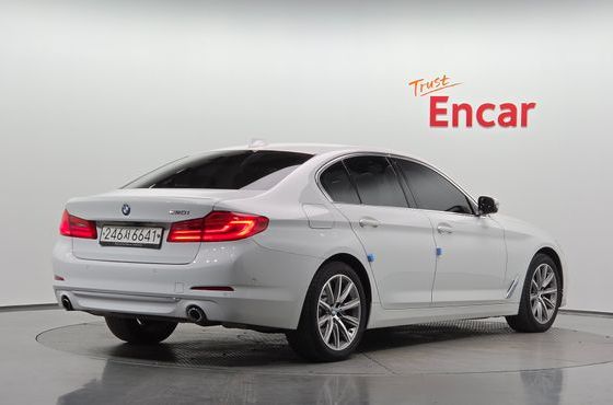 BMW 5-Series 520i Luxury — пробег 87 426 км — фото 2 из 5